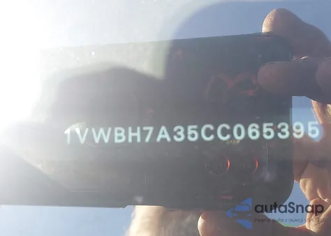 2012 Volkswagen Passat 2.5L Se z USA, uszkodzony, nr VIN 1VWBH7A35CC065395